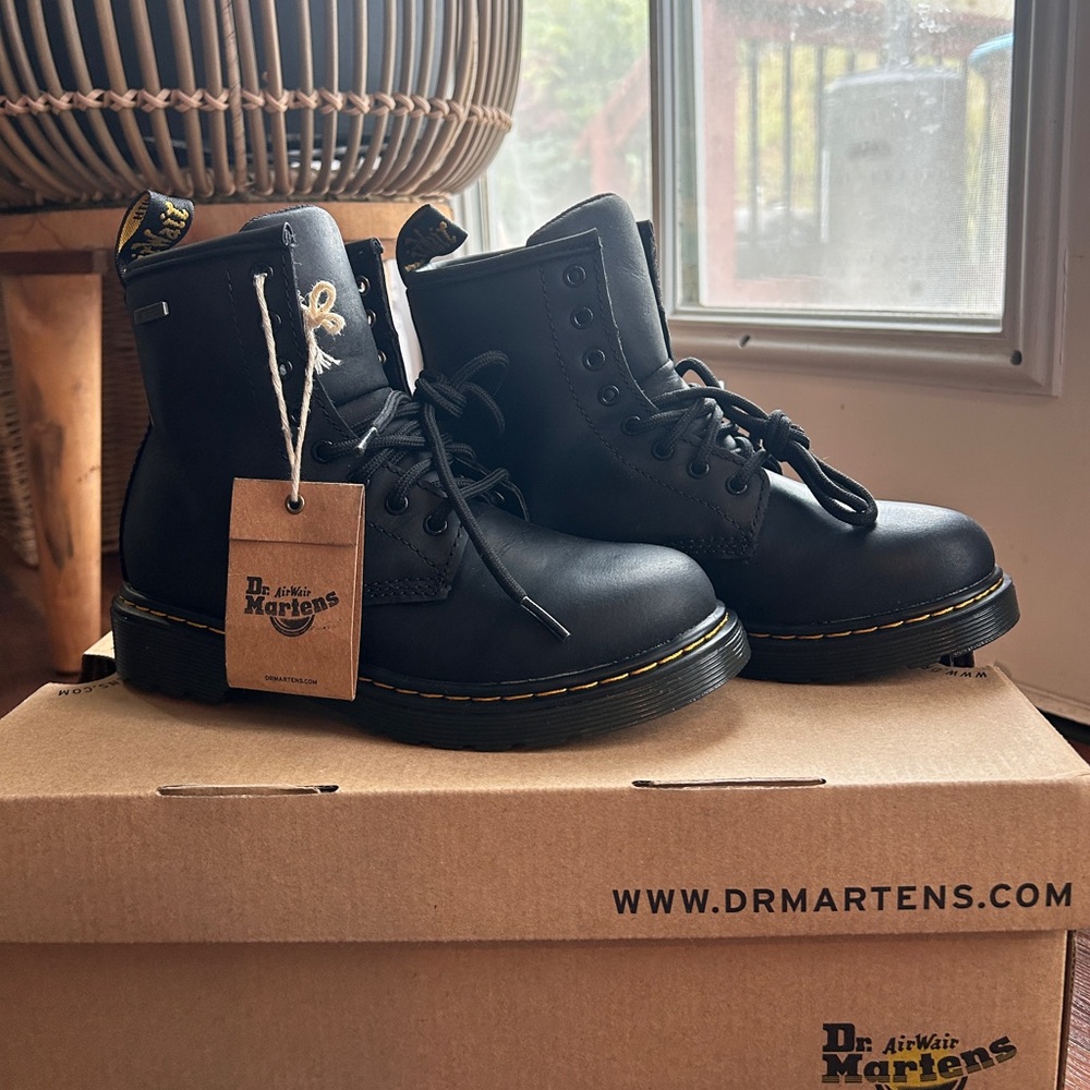Dr Martins AirWair - Size 2